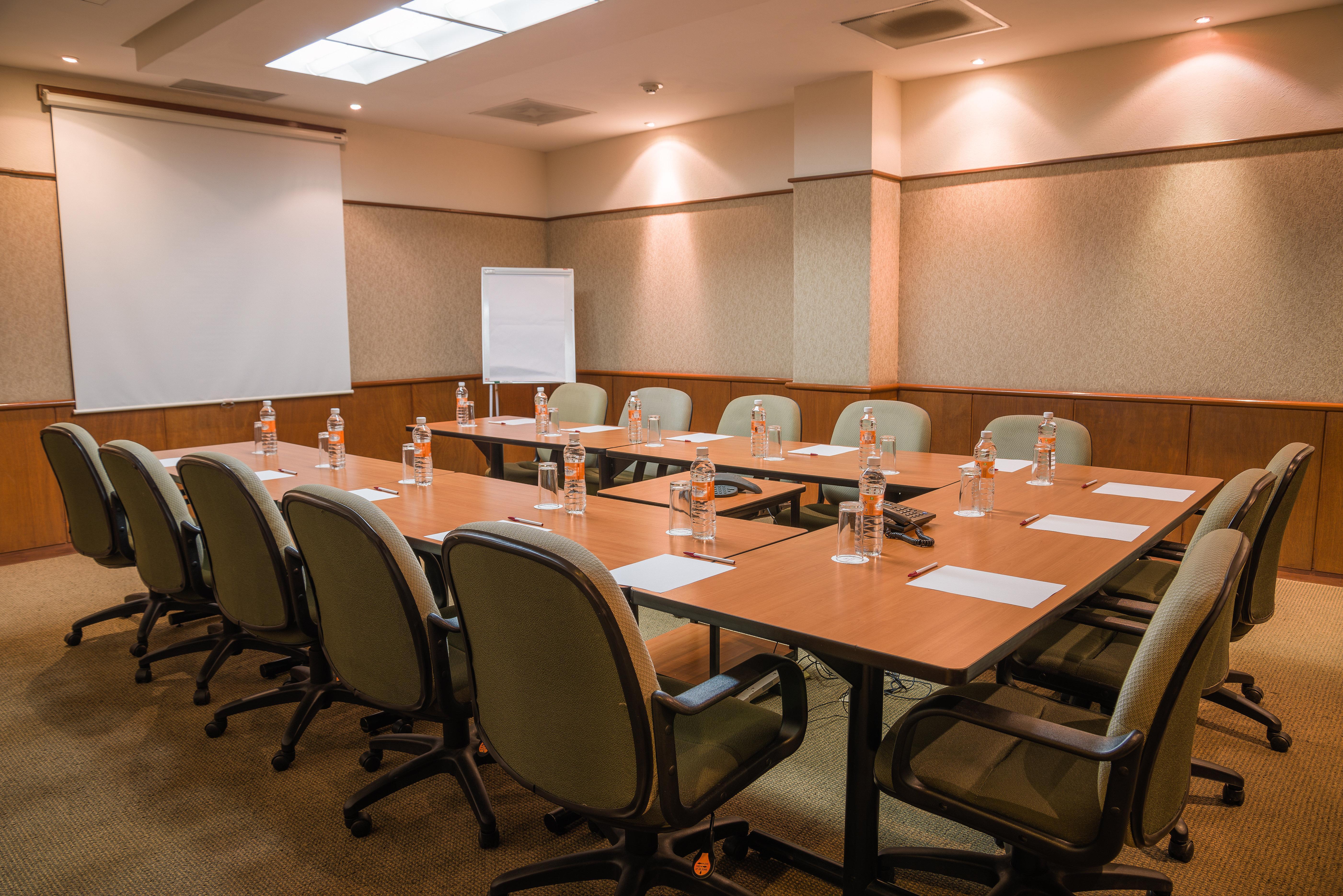 Holiday Inn Guadalajara Expo Plaza Del Sol By Ihg Zapopan Exterior photo